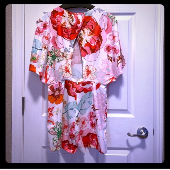 NWT Pretty Floral Romper - Picture 2 of 4